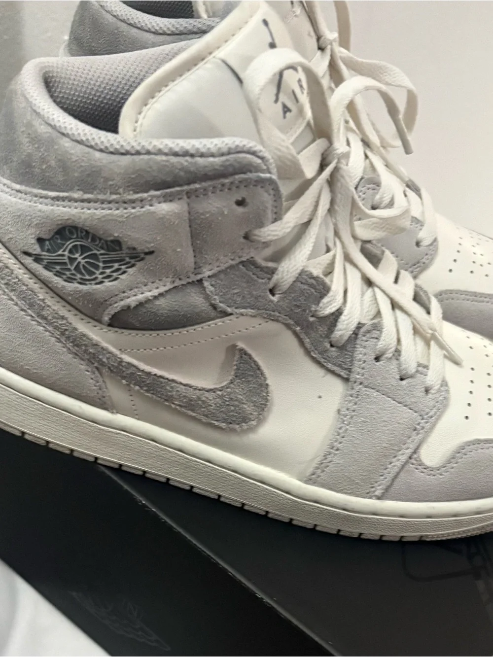 Jordan Air Men’s Jordan 1 Mid SE White & Light Gray Suede